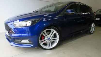 Usado Ford Focus ST 250 HP (183 kW) 2016 Azul Citadino