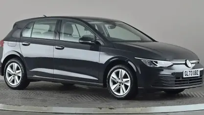 Używany VW Golf VIII Life 131 KM (96 kW) 2023 Szary Hatchback