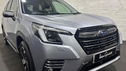 Usado Subaru Forester Premium 150 HP (110 kW) 2024 Prateado SUV