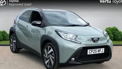 Usado Toyota Aygo X 72 HP (52 kW) 2025 Verde SUV