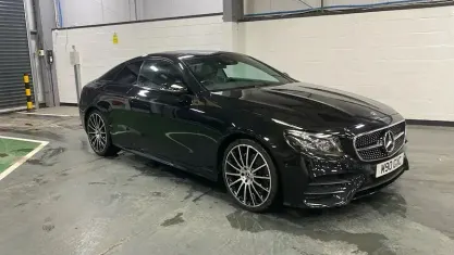 Begagnad Mercedes E220 AMG Line Premium Plus 194 HK (142 kW) 2019 Sportkupé