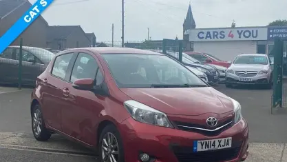 Used Toyota Yaris Plus 101 HP (74 kW) 2014 Red Hatchback