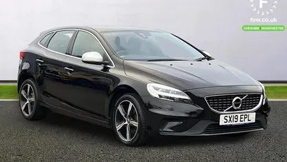 Used Volvo V40 R-Design 122 HP (89 kW) 2019 Hatchback