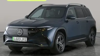 Begagnad Mercedes EQB300 AMG line 167 kW (228 HK) 2023 Blå SUV