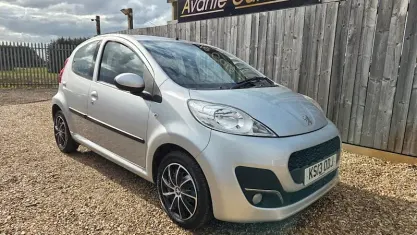 Used Peugeot 107 Active 68 HP (50 kW) 2013 Silver Hatchback
