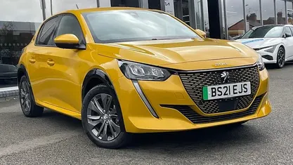 Used Peugeot e-208 Allure Premium 100 kW (136 HP) 2022 Hatchback