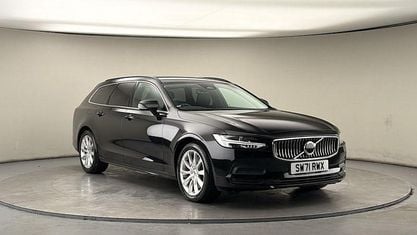 Używany Volvo V90 Momentum 197 KM (144 kW) 2021 Kombi