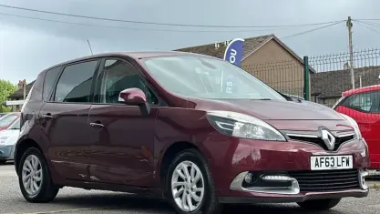 Used Renault Scénic III Dynamique 110 HP (80 kW) 2013 Red MPV