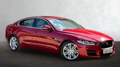 Used Jaguar XE Ingenium 200 HP (147 kW) 2017 Red Sedan