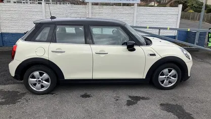 Used Mini Cooper Classic 136 HP (100 kW) 2019 White Hatchback