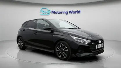 Usado Hyundai i20 N Line 120 CV (88 kW) 2023 Negro Utilitario