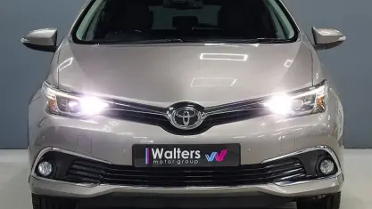 Second-hand Toyota Auris 116 CP (85 kW) 2016 Maro Hatchback