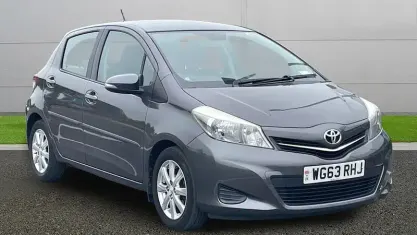 Used Toyota Yaris Multidrive S 101 HP (74 kW) 2013 Grey Hatchback