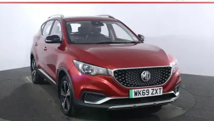 Usado MG ZS Exclusive 105 kW (143 CV) 2020 Rojo SUV