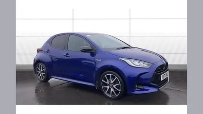 Used Toyota Yaris Hybrid 116 HP (85 kW) 2020 Blue Hatchback