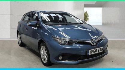 Usado Toyota Auris Hybrid 136 HP (100 kW) 2018 Azul Citadino