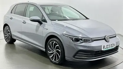 Second-hand VW Golf VIII Edition 131 CP (96 kW) 2023 Gri Hatchback