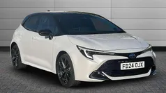 Platinum pearl white with black roof Used 2024 Toyota Corolla Hatchback | £25,650 (Fair price)