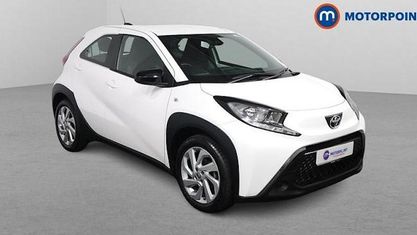 Begagnad Toyota Aygo X PURE 72 HK (52 kW) 2024 Vit SUV