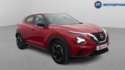 Begagnad Nissan Juke N-Connecta 114 HK (83 kW) 2023 Röd SUV