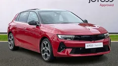 Red Used 2024 Vauxhall Astra Ultimate Hatchback | £20,450 (Fair price)