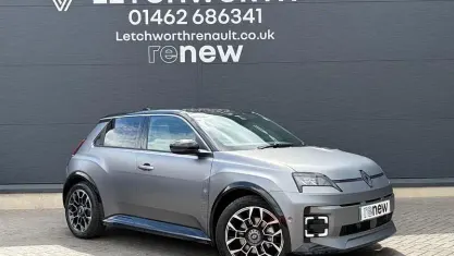 Used Renault 5 E-Tech Komfort 110 kW (150 HP) 2025 Hatchback