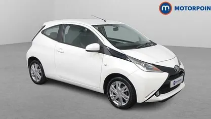 Used Toyota Aygo x-press 69 HP (50 kW) 2015 White Hatchback