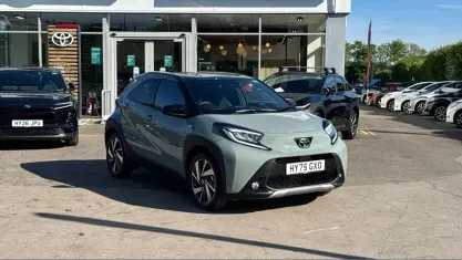 Usado Toyota Aygo X 72 CV (52 kW) 2025 Gris SUV