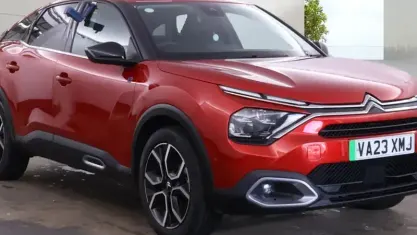 Używany Citroën e-C4 Shine 100 kW (136 KM) 2023 Czerwony Hatchback
