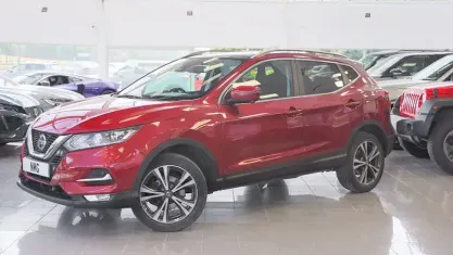 Used Nissan Qashqai N-Connecta 110 HP (80 kW) 2018 Red SUV