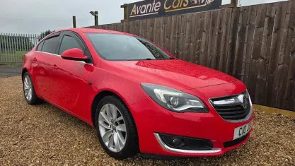 Used Vauxhall Insignia SRi 140 HP (102 kW) 2015 Red Hatchback