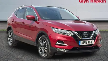 Used Nissan Qashqai N-Connecta 140 HP (102 kW) 2019 Red SUV