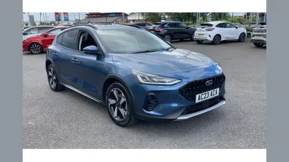 Used Ford Focus Active 125 HP (91 kW) 2023 Blue Hatchback