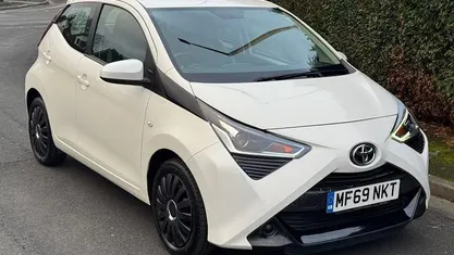 Used Toyota Aygo X-play 72 HP (52 kW) 2020 Hatchback