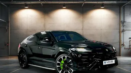 Used 2021 Lamborghini Urus SUV | £185,920 (Expensive)