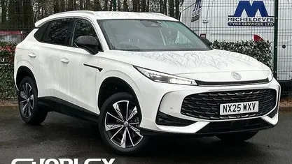 White Used 2025 MG HS Trophy SUV | £22,216 (Fair price)