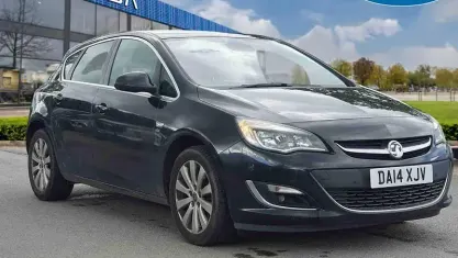 Second-hand Vauxhall Astra Elite 165 CP (121 kW) 2012 Hatchback