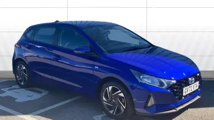 Używany Hyundai i20 SE 101 KM (74 kW) 2023 Niebieski Hatchback