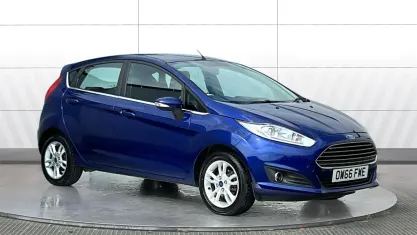 Usado Ford Fiesta Zetec 82 HP (60 kW) 2017 Azul Citadino