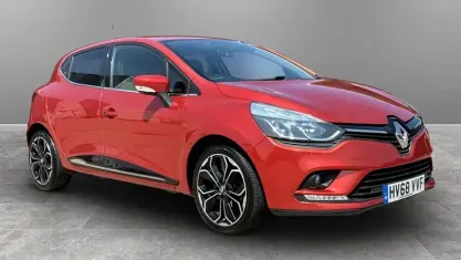 Used Renault Clio Iconic 76 HP (55 kW) 2018 Red Hatchback