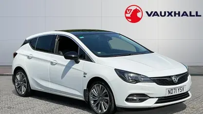 Used Vauxhall Astra Edition 145 HP (106 kW) 2021 White Hatchback