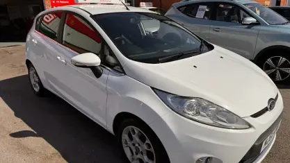 Used Ford Fiesta Zetec 82 HP (60 kW) 2011 White Hatchback