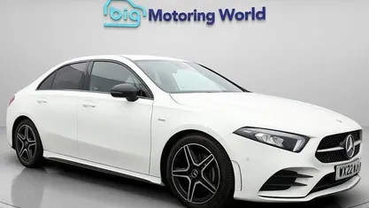 Begagnad Mercedes A180 Executive 136 HK (100 kW) 2022 Vit Sedan