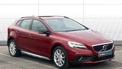 Used Volvo V40 Pro 120 HP (88 kW) 2018 Hatchback