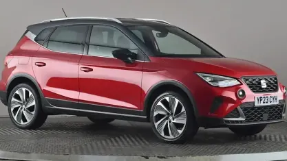 Używany Seat Arona FR 110 KM (80 kW) 2022 Czerwony SUV