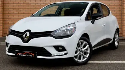 Used Renault Clio Play 75 HP (55 kW) 2018 White Hatchback