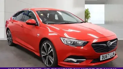 Used Vauxhall Insignia SRi 170 HP (125 kW) 2017 Red Hatchback