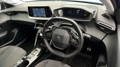 Używany Peugeot 208 Allure+ 102 KM (75 kW) 2023 Niebieski Hatchback