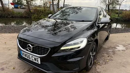 Used Volvo V40 R-Design 150 HP (110 kW) 2019 Hatchback