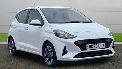 Mangrove green New 2025 Hyundai i10 Premium Hatchback | £15,999 (Good price)